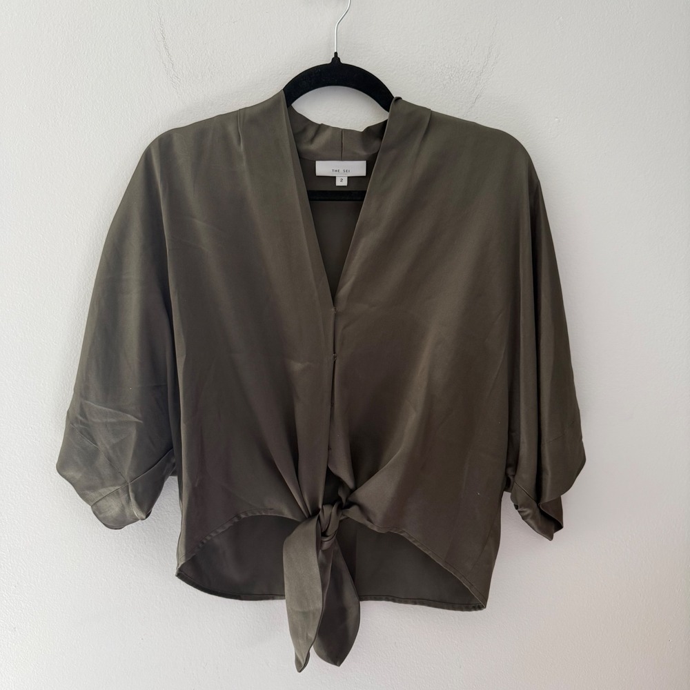 THE SEI tie front short sleeve blouse Olive Green 100% Silk  Cropped Blouse Sz 2